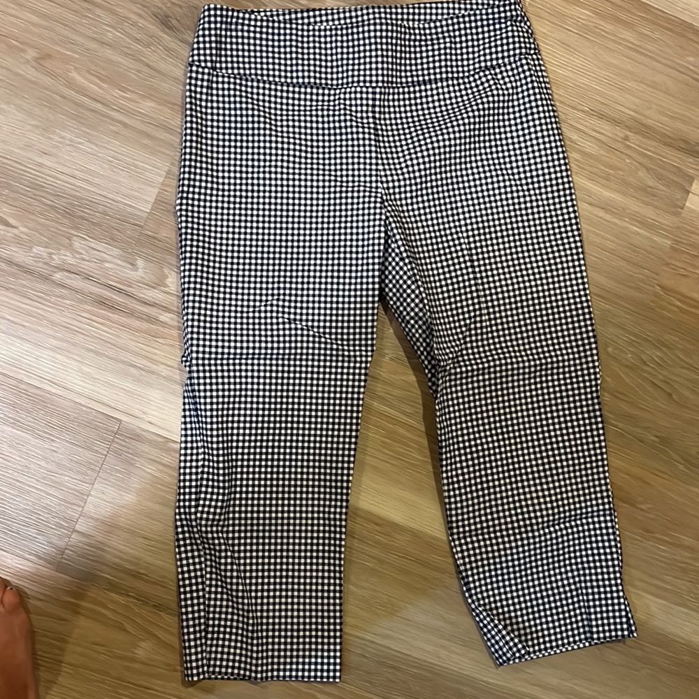 Zac & Rachel Graham Black and White capris size 10